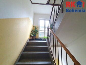 Světlý byt 2+1 s balkonem klidné bydlení kousek od centra.
N