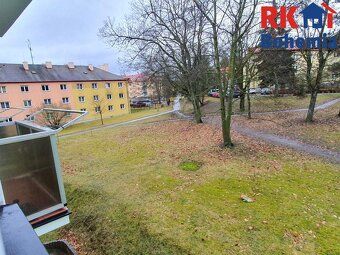 Světlý byt 2+1 s balkonem klidné bydlení kousek od centra.
N