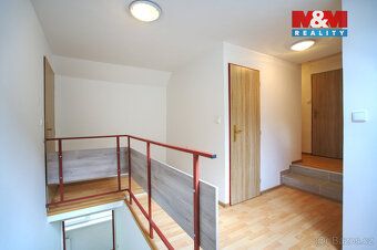 Ve výhradním zastoupení majitele nabízíme k prodeji prostorn