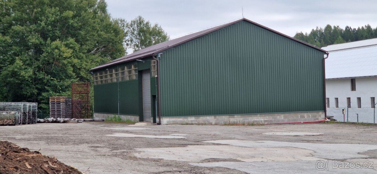 Nabízíme k prodeji montovanou halu, stojí na pozemku, který 