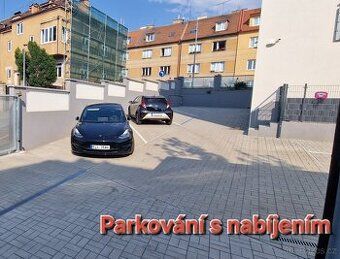Garáž s vodou do 20km od Prahy.Klidně na vesnici.Zájem o pro