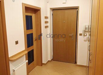 Nabízíme k pronájmu prostorný byt 4+1, o ploše 92m2 + terasa