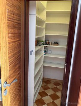 Nabízíme k pronájmu prostorný byt 4+1, o ploše 92m2 + terasa