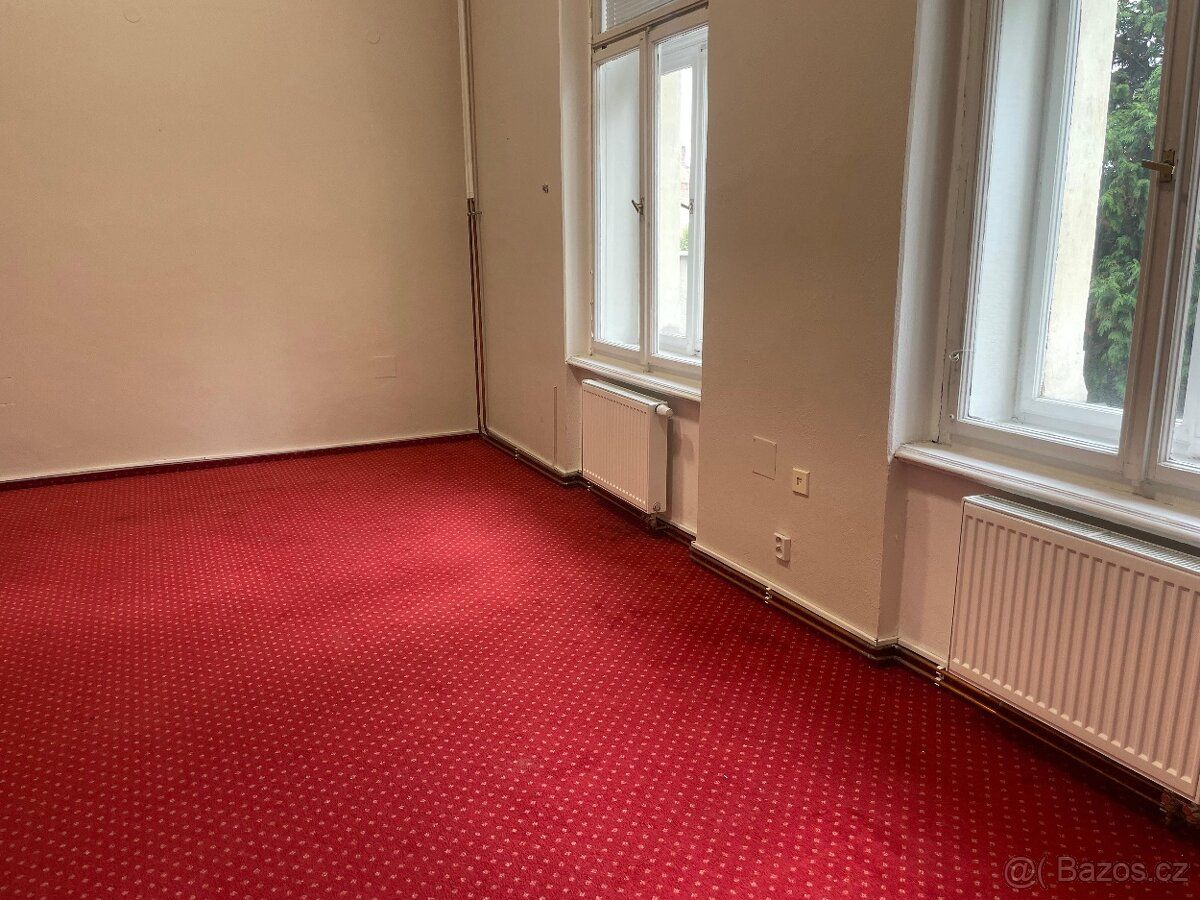 Pronajmu kanceláře v centru města i s parkovacím místem. Nab