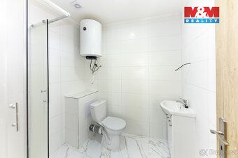 Nabízíme k pronájmu prostorný řadový rodinný dům po rekonstr