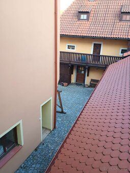 Pronájem prostorného 72 m2 velkého nového bytu v prvním patř