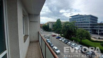 Exkluzivně nabízíme k pronájmu nevybavený byt 3+kk v oblíben