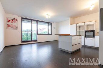 Byt 3+kk, 78,8 m2 + balkon 9,7 m2 + sklep + garážové stání.
