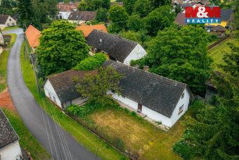 Nabízíme k prodeji rodinný dům o dispozici 3+1 v klidné část
