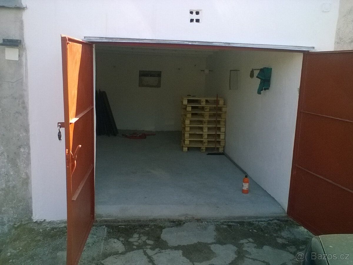 Pronajmu garáž 20 m2 v Táboře v Klokotech. Volná ihned. Such