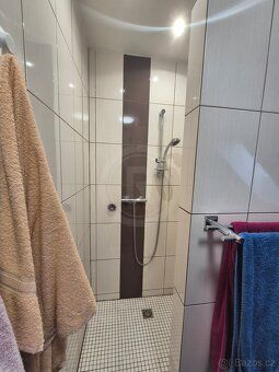 Nabízíme k prodeji prostorný byt 3+kk v menším bytovém domě 