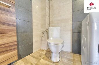 Nabízíme k prodeji prostorný rodinný dům v malebné obci Hrom