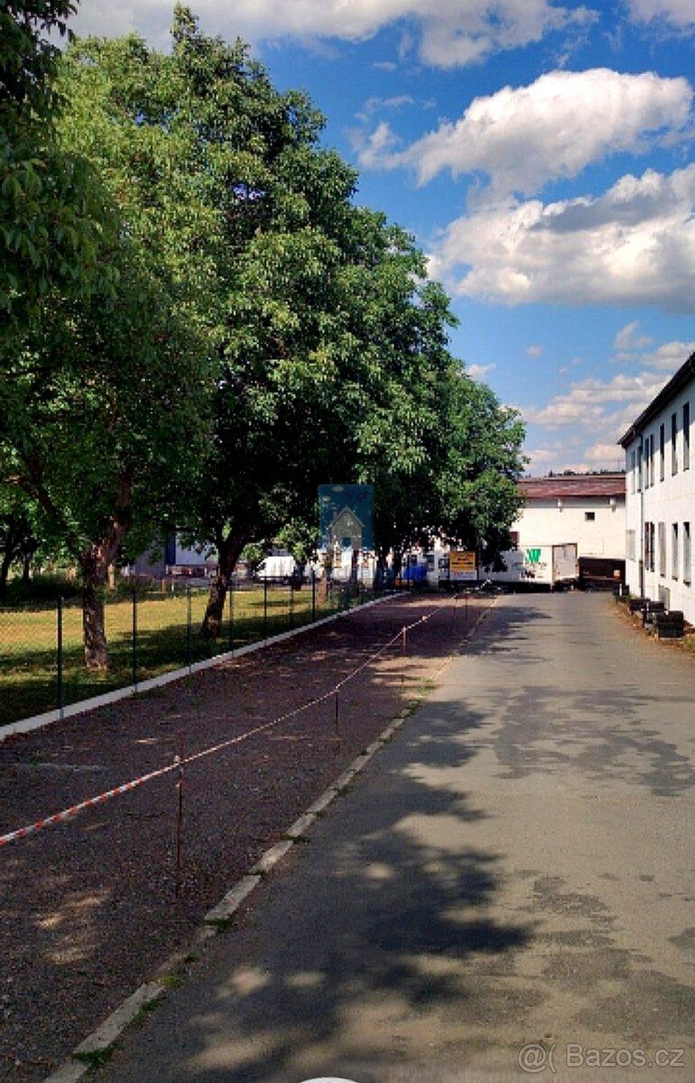 Nabízíme k pronájmu dvě kanceláře v administrativní budově, 