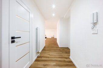 Nabízím k prodeji kompletně zrekonstruovaný byt 2+kk o výměř