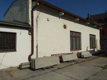 Pronajmu sklad 66m2 nedaleko centra Opavy. Nachází se na Oti