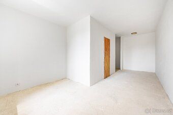 Jako přímý majitele nabízíme k prodeji bývalý hotel s restau