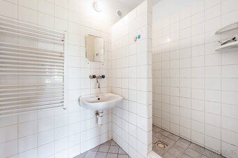 Jako přímý majitele nabízíme k prodeji bývalý hotel s restau