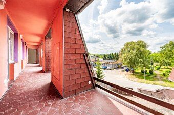 Jako přímý majitele nabízíme k prodeji bývalý hotel s restau