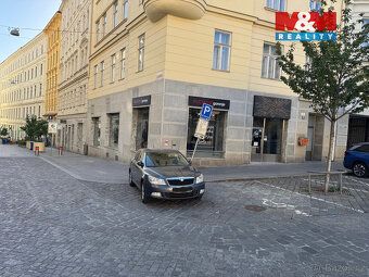 Pronájem obchodního prostoru o rozloze 108 m2. Jedná se o pr