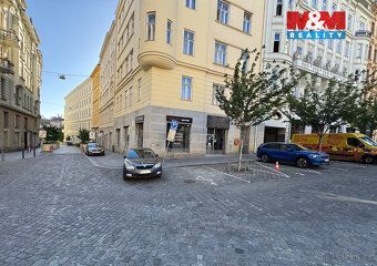 Pronájem obchodního prostoru o rozloze 108 m2. Jedná se o pr