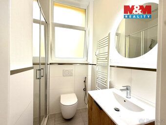 Nabízíme k pronájmu světlý byt o dispozici 2+kk a podlahové 