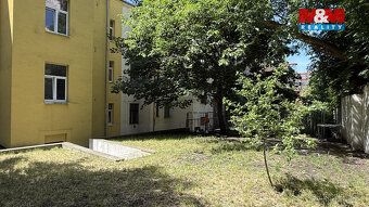 Nabízíme k pronájmu světlý byt o dispozici 2+kk a podlahové 