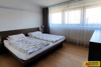 Ev.č. 592B030-1 Nabízíme k pronájmu prostorný rodinný dům o 