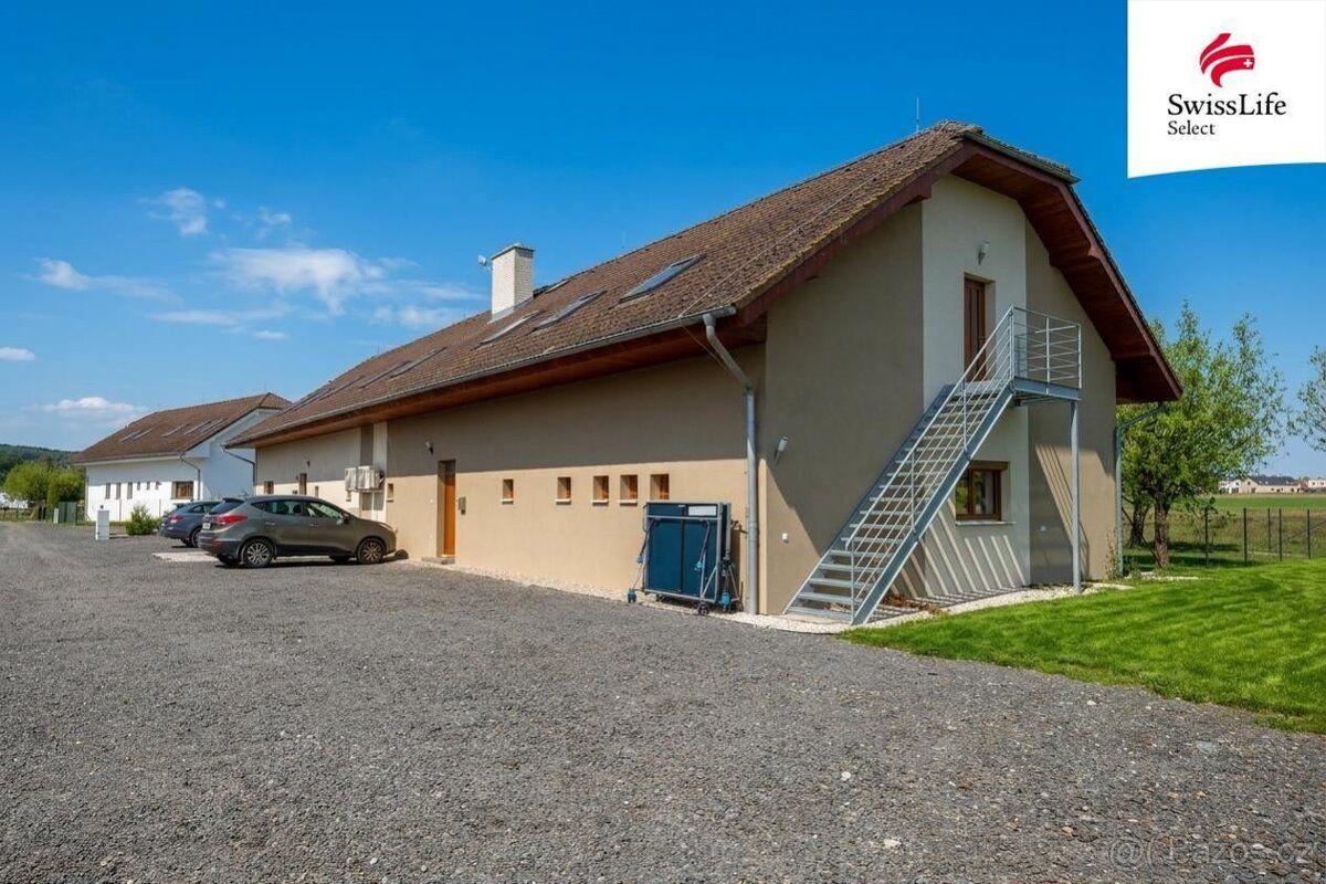 Byt s výhodou rodinného domu... Ve výhradním zastoupení maji