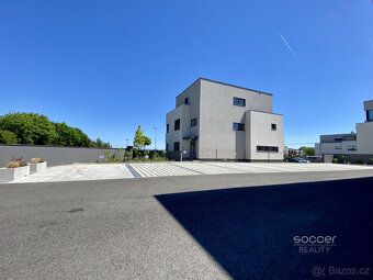 Zcela nový apartmán 1+kk+terasa+sklep+parkovací stání, Nad Č
