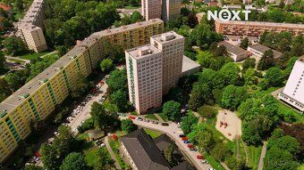 Uprostřed všeho, a přesto nad věcí
- přesně toto Vám nabídne