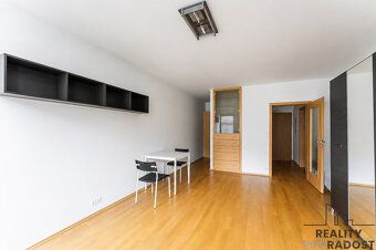 Nabízíme k prodeji byt o dispozici 1+kk o výměře 34,5 m2 s p