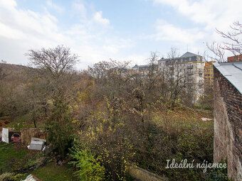 K dlouhodobému podnájmu nabízíme velmi pěkný byt o dispozici