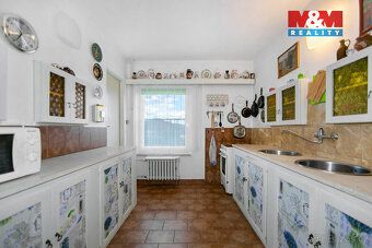 Nabízíme k prodeji prostorný rodinný dům v oblíbené lokalitě