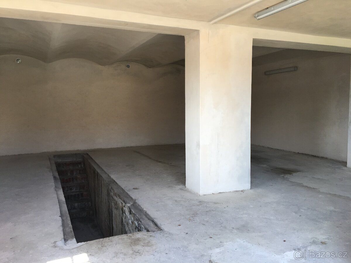 Nabízíme k pronájmu menší skladový prostor o velikosti 65,47