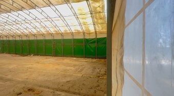 Prodám plachotovu halu zeleno-bíle barvy. Rozměry: 46m x 15,