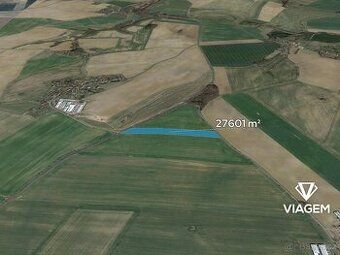 Prodám 560 m čtverečních pozemku : louka + les s protékající