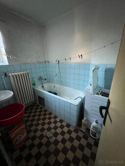 Nabízíme k prodeji samostatně stojící cihlový rodinný dům o 