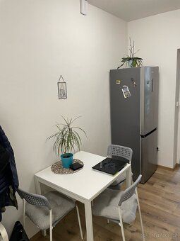 Nabízím k pronájmu byt 2kk o velikosti 40m² na ulici Štolcov
