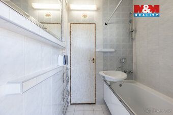 Nabízíme k prodeji byt 3+1 v 7. patře panelového domu s výta