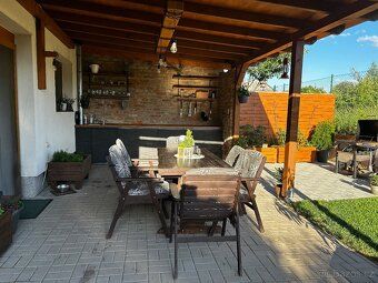 Nabízíme řadový krajový dům o dispozici 4+kk (134m2) pozemek