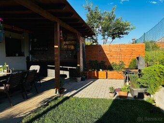 Nabízíme řadový krajový dům o dispozici 4+kk (134m2) pozemek