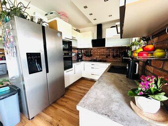 Nabízíme řadový krajový dům o dispozici 4+kk (134m2) pozemek
