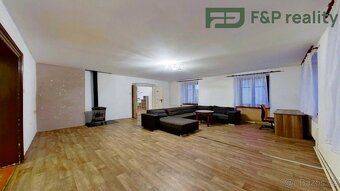 DISPOZICE DOMU 7+1, 245m2 v klidné části Rokytnice. V domě j