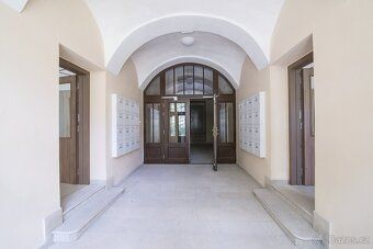 Ev.č. 00244 Nabízíme k prodeji nádherný slunný nebytový pros