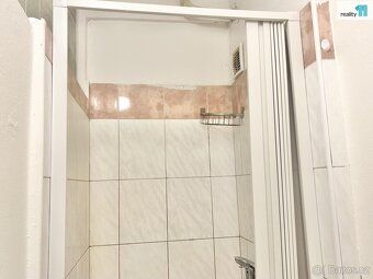 + 1 400,- Kč/měs + elektřina cca 700,- Kč + kauce + provize 