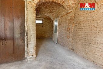 Nabízíme k prodeji rodinný dům, dříve zemědělskou usedlost v
