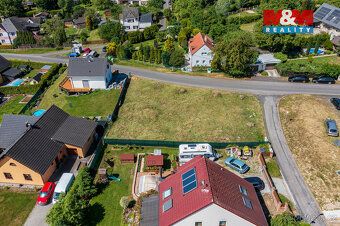 Nabízíme pozemek o výměře 758 m² v klidné části Jílového u D