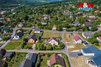 Nabízíme pozemek o výměře 758 m² v klidné části Jílového u D