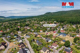 Nabízíme pozemek o výměře 758 m² v klidné části Jílového u D