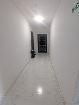 Nabízíme k pronájmu moderní byt o dispozici 3+kk s balkónem 